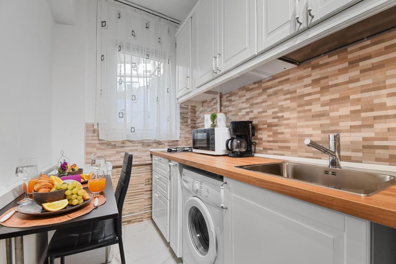 Central Studio Emerald Apartment บูคาเรสต์ ภายนอก รูปภาพ